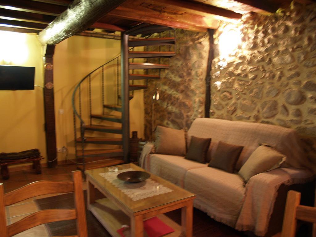 La Casa Del Vado Guest House Hervas Bagian luar foto