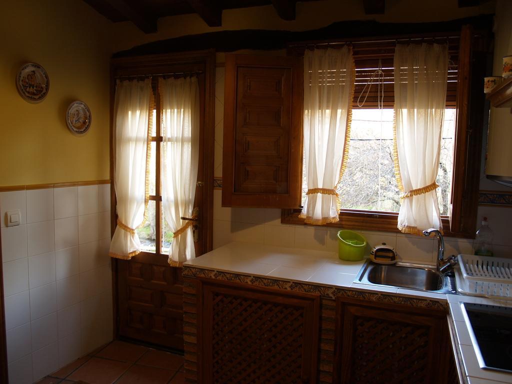 La Casa Del Vado Guest House Hervas Bagian luar foto