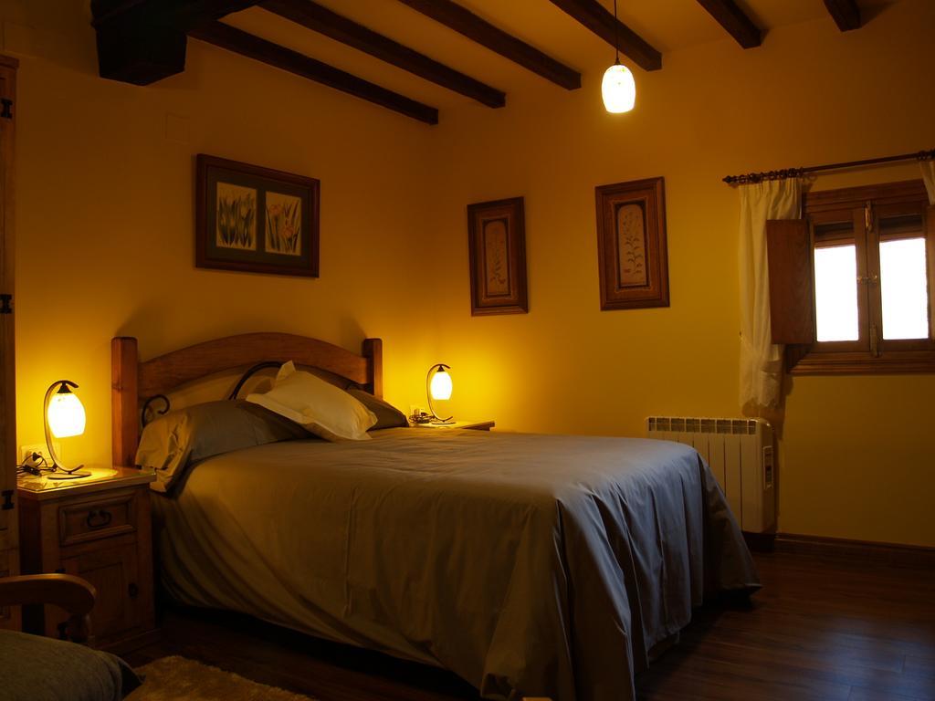 La Casa Del Vado Guest House Hervas Bagian luar foto